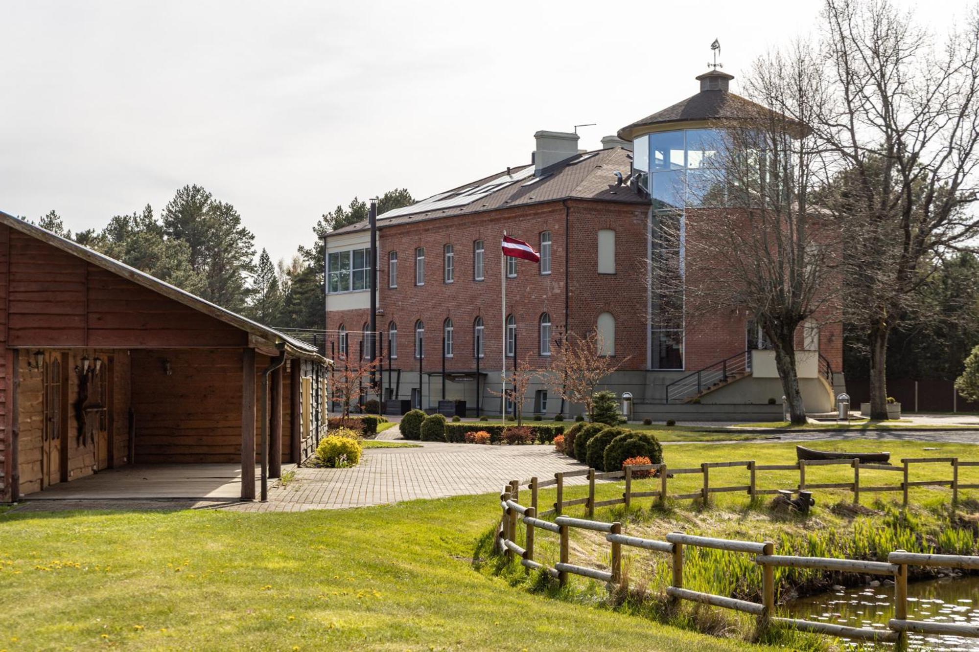 Roze Village Jurnieka Ligzda Perkone ภายนอก รูปภาพ